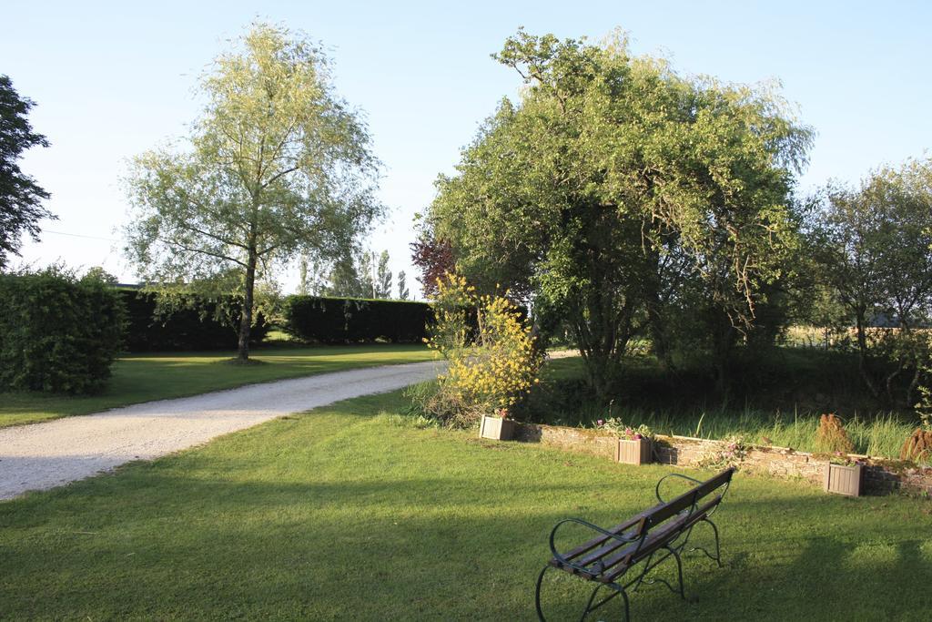 Le Clos Du Golf Dame-Marie-les-Bois Exterior photo